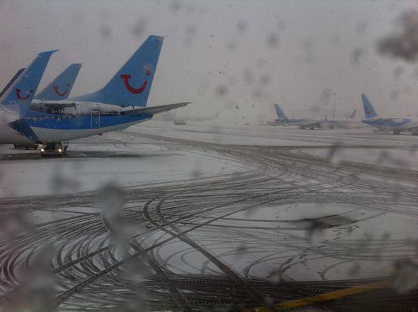 Manchester airport closed
